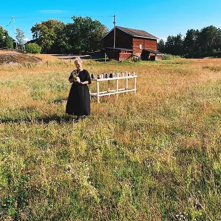 Lantgård Taattisten Tila - Taattinen Farm And Nådendal